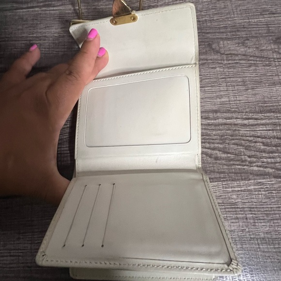 Louis Vuittion Koala vernis trifold wallet - Picture 7 of 10